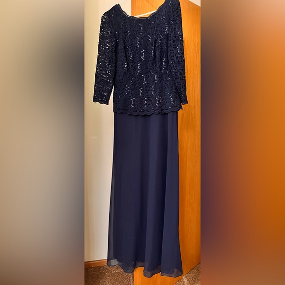 Mother of the Bride dress - Picture 2 of 2